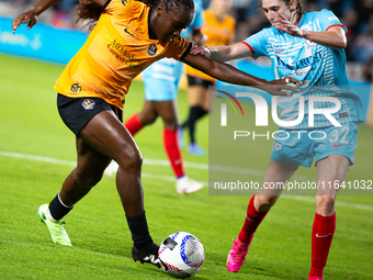 Houston Dash forward Michelle Alozie (11) battles for the ball with Chicago Red Stars midfielder Taylor Malham (32) during a match between H...