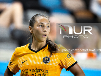 Houston Dash midfielder (15) Barbara Olivieri participates in a match between Houston Dash and Chicago Red Stars at Shell Energy Stadium in...