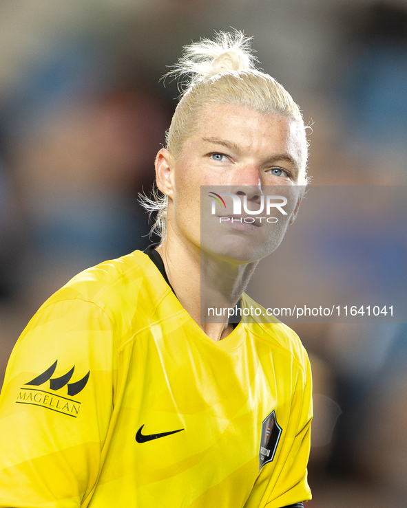 Houston Dash goalkeeper Jane Campbell (1) participates in a match between Houston Dash and Chicago Red Stars in Houston, Texas, on October 4...