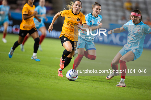 Houston Dynamo midfielder Elin Rubensson (31), Chicago Red Stars defender Natalia Kuikka (12), and Chicago Red Stars forward Ally Schlegel (...