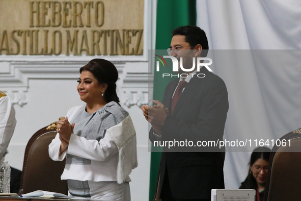 Clara Brugada, Head of Government of Mexico City, is accompanied by former Head of Government of Mexico City, Marti Batres, during the solem...