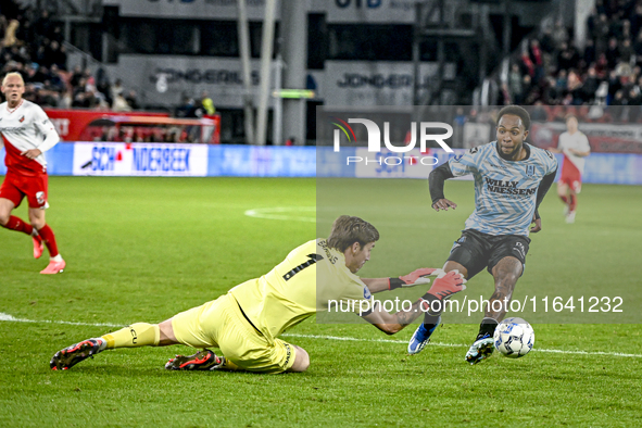 FC Utrecht goalkeeper Vasilis Barkas and RKC forward Denilho Cleonise participate in the match between Utrecht and RKC at Stadium de Galgenw...