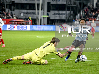 FC Utrecht goalkeeper Vasilis Barkas and RKC forward Denilho Cleonise participate in the match between Utrecht and RKC at Stadium de Galgenw...