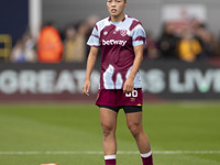 Li Mengwen #26 of West Ham United F.C. warms up during the Barclays FA Women's Super League match between Manchester City and West Ham Unite...