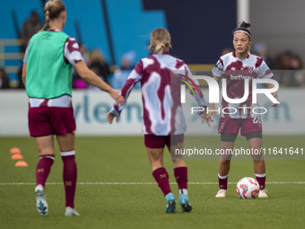 Li Mengwen #26 of West Ham United F.C. warms up during the Barclays FA Women's Super League match between Manchester City and West Ham Unite...