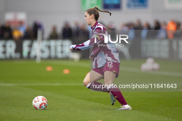 Emma Harries #12 of West Ham United F.C. warms up during the Barclays FA Women's Super League match between Manchester City and West Ham Uni...