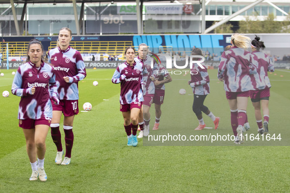 West Ham United F.C. players warm up during the Barclays FA Women's Super League match between Manchester City and West Ham United at the Jo...