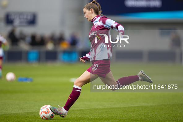 Emma Harries #12 of West Ham United F.C. warms up during the Barclays FA Women's Super League match between Manchester City and West Ham Uni...