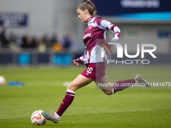 Emma Harries #12 of West Ham United F.C. warms up during the Barclays FA Women's Super League match between Manchester City and West Ham Uni...