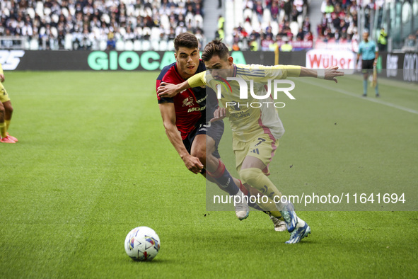 Juventus forward Francisco Conceicao (7) fights for the ball against Cagliari defender Adam Obert (33) during the Serie A football match num...