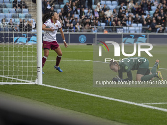 Lauren Hemp #11 of Manchester City W.F.C. scores a goal during the Barclays FA Women's Super League match between Manchester City and West H...