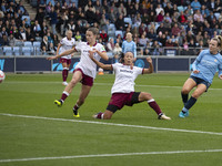 Lauren Hemp #11 of Manchester City W.F.C. scores a goal during the Barclays FA Women's Super League match between Manchester City and West H...