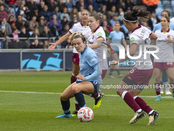 Lauren Hemp #11 of Manchester City W.F.C. is in action during the Barclays FA Women's Super League match between Manchester City and West Ha...