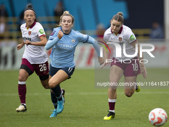 Lauren Hemp #11 of Manchester City W.F.C. is in action during the Barclays FA Women's Super League match between Manchester City and West Ha...