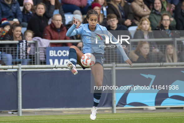 Mary Fowler #8 of Manchester City W.F.C. controls the ball during the Barclays FA Women's Super League match between Manchester City and Wes...