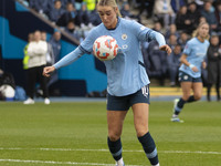 Jill Roord #10 of Manchester City W.F.C. controls the ball during the Barclays FA Women's Super League match between Manchester City and Wes...