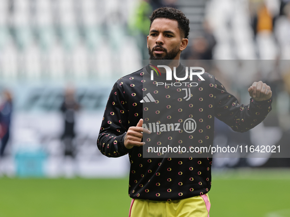 Douglas Luiz participates in the Serie A 2024-2025 match between Juventus and Como in Turin, Italy, on August 19, 2024. 