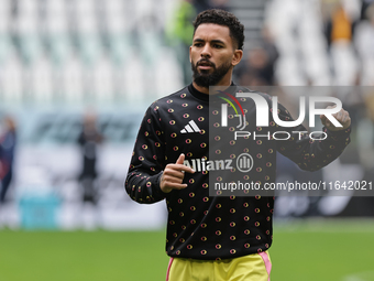 Douglas Luiz participates in the Serie A 2024-2025 match between Juventus and Como in Turin, Italy, on August 19, 2024. (