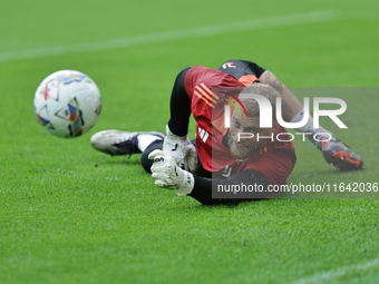 Michele Di Gregorio participates in the Serie A 2024-2025 match between Juventus and Como in Turin, Italy, on August 19, 2024. (