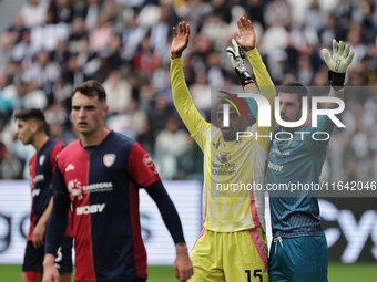 Pierre Kalulu and Simone Scuffet participate in the Serie A 2024-2025 match between Juventus and Como in Turin, Italy, on August 19, 2024. (