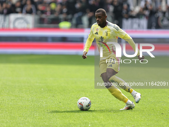 Pierre Kalulu participates in the Serie A 2024-2025 match between Juventus and Como in Turin, Italy, on August 19, 2024. (