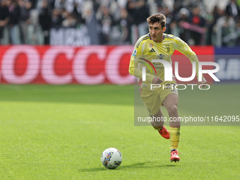 Andrea Cambiaso participates in the Serie A 2024-2025 match between Juventus and Como in Turin, Italy, on August 19, 2024. (