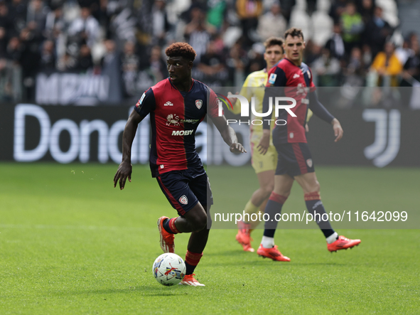 Michel Adopo participates in the Serie A 2024-2025 match between Juventus and Como in Turin, Italy, on August 19, 2024. 