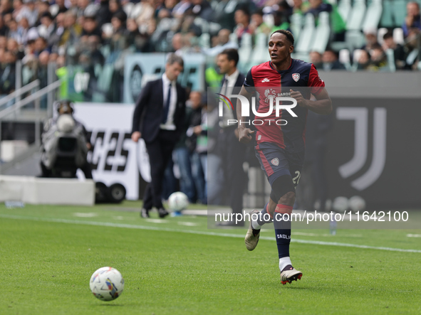 Yerry Mina participates in the Serie A 2024-2025 match between Juventus and Como in Turin, Italy, on August 19, 2024. 