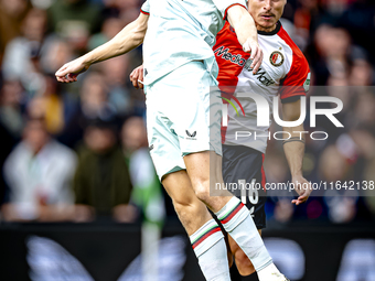 FC Twente forward Daan Rots and Feyenoord Rotterdam defender Hugo Bueno play during the match between Feyenoord and Twente at the Feyenoord...