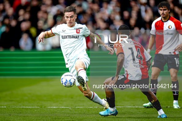 FC Twente forward Daan Rots and Feyenoord Rotterdam forward Igor Paixao play during the match between Feyenoord and Twente at the Feyenoord...