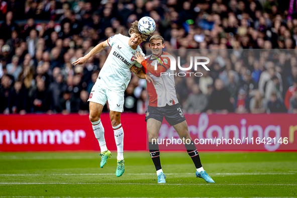 FC Twente forward Sam Lammers and Feyenoord Rotterdam defender Thomas Beelen play during the match between Feyenoord and Twente at the Feyen...