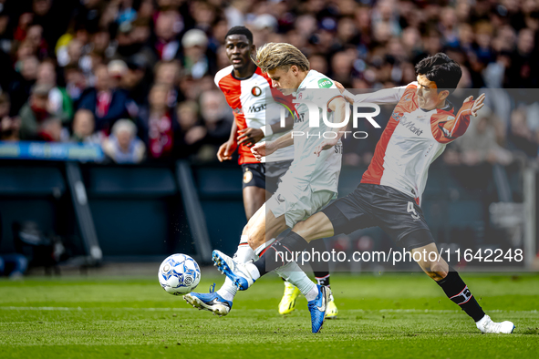 FC Twente midfielder Sem Steijn and Feyenoord Rotterdam midfielder Inbeom Hwang play during the match between Feyenoord and Twente at the Fe...