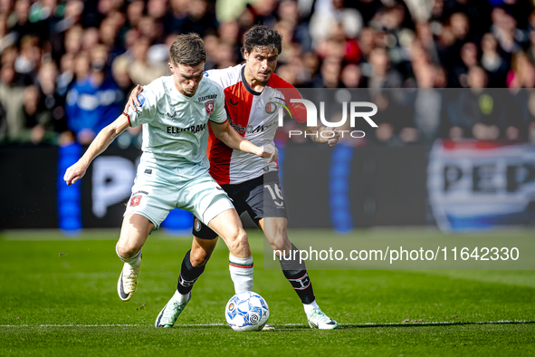 FC Twente forward Daan Rots and Feyenoord Rotterdam defender Hugo Bueno play during the match between Feyenoord and Twente at the Feyenoord...