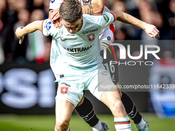 FC Twente forward Daan Rots and Feyenoord Rotterdam defender Hugo Bueno play during the match between Feyenoord and Twente at the Feyenoord...