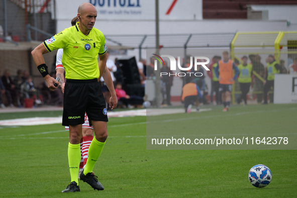 The referee of the match, Michael Fabbri of the Ravenna delegation, officiates during the Italian Serie B soccer championship football match...