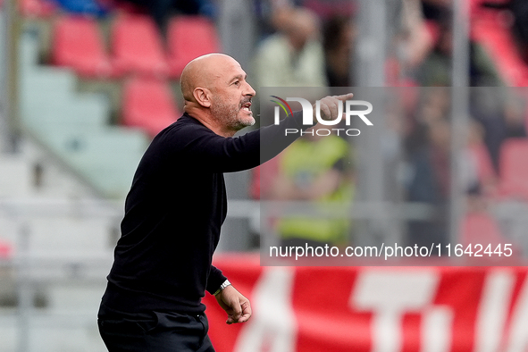 Vincenzo Italiano head coach of Bologna FC gestures during the Serie A Enilive match between Bologna FC and Parma Calcio 1903 at Stadio Rena...