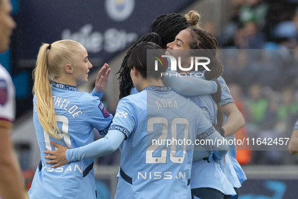 Mary Fowler #8 of Manchester City W.F.C. celebrates her goal with teammates during the Barclays FA Women's Super League match between Manche...