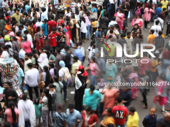 People shop at a crowded market ahead of the Durga Puja festival in Kolkata, India, on October 6, 2024. The annual Durga Puja festival, whic...