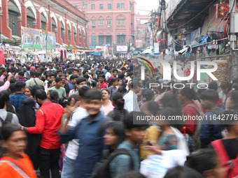 People shop at a crowded market ahead of the Durga Puja festival in Kolkata, India, on October 6, 2024. The annual Durga Puja festival, whic...