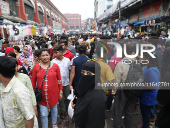 People shop at a crowded market ahead of the Durga Puja festival in Kolkata, India, on October 6, 2024. The annual Durga Puja festival, whic...