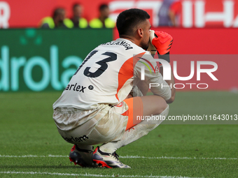 Paulo Gazzaniga plays during the match between Girona FC and Athletic Club in week 9 of LaLiga EA Sport at the Montilivi Stadium in Girona,...