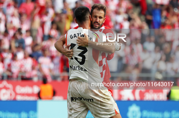 Paulo Gazzaniga and Cristhian Stuani celebrate during the match between Girona FC and Athletic Club in week 9 of LaLiga EA Sport at the Mont...