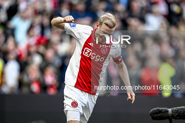 AFC Ajax Amsterdam midfielder Davy Klaassen celebrates the 1-0 goal during the match between Ajax and Groningen at the Johan Cruijff ArenA f...