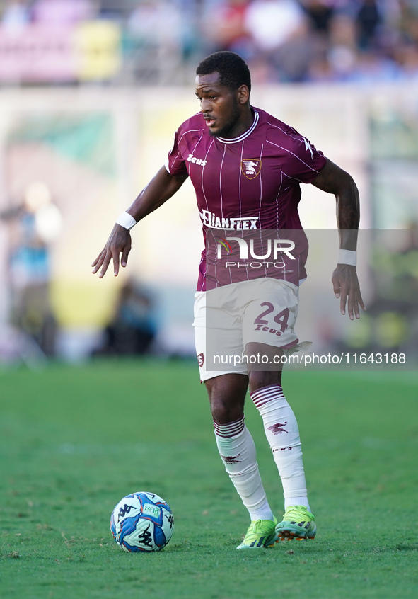 Jayden Braaf of US Salernitana is in action during the Serie B match between Palermo and Salernitana at the Stadio ''Renzo Barbera'' in Pale...