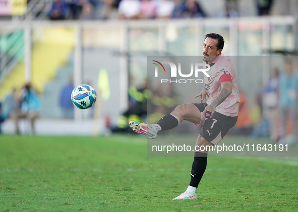 Francesco Di Mariano of Palermo FC is in action during the Serie B match between Palermo and Salernitana at the Stadio ''Renzo Barbera'' in...