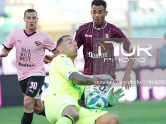 Andres Tello of US Salernitana is in action during the Serie B match between Palermo and Salernitana at the Stadio ''Renzo Barbera'' in Pale...