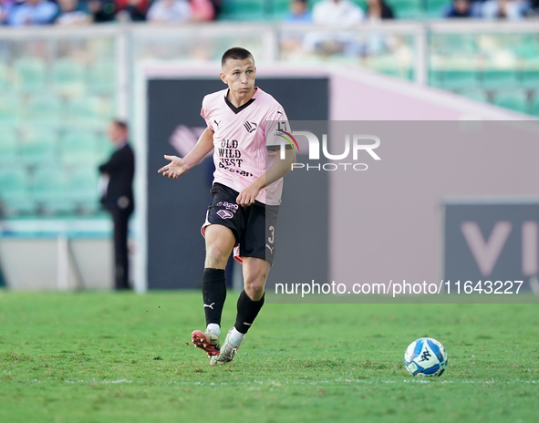 Kristoffer Lund of Palermo FC plays during the Serie B match between Palermo and Salernitana at the Stadio ''Renzo Barbera'' in Palermo, Ita...