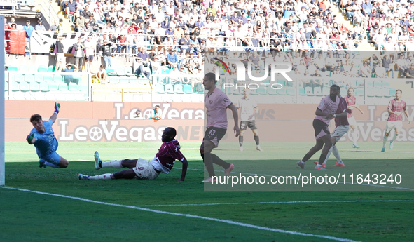 Andres Tello of US Salernitana scores a goal during the Serie B match between Palermo and Salernitana at the Stadio ''Renzo Barbera'' in Pal...