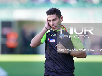 Referee Federico Dionisi officiates the Serie B match between Palermo and Salernitana at the Stadio Renzo Barbera in Palermo, Italy, on Octo...