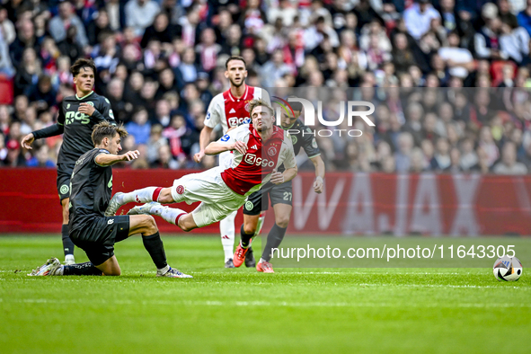 FC Groningen midfielder Johan Hove and AFC Ajax Amsterdam midfielder Kenneth Taylor play during the match between Ajax and Groningen at the...